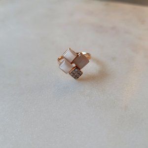Rose gold gemstone ring with pink quartz